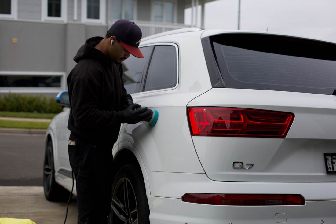 Machine polishing an Audi Q7
