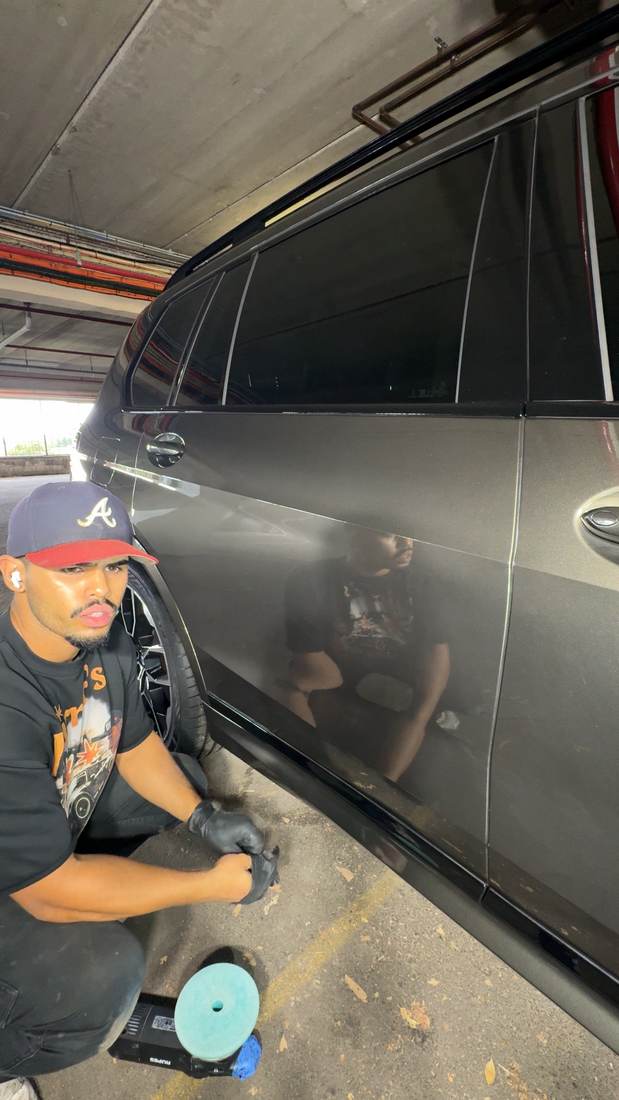 Checking the reflection on a BMW X7 after correction